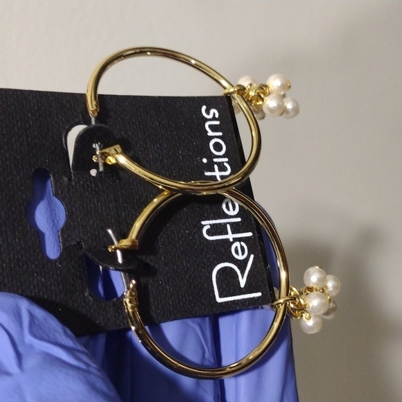 Women's Polished Gold-tone Hoop Cluster Beads Design  Drop Dangle Earrings - Picture 4 of 5